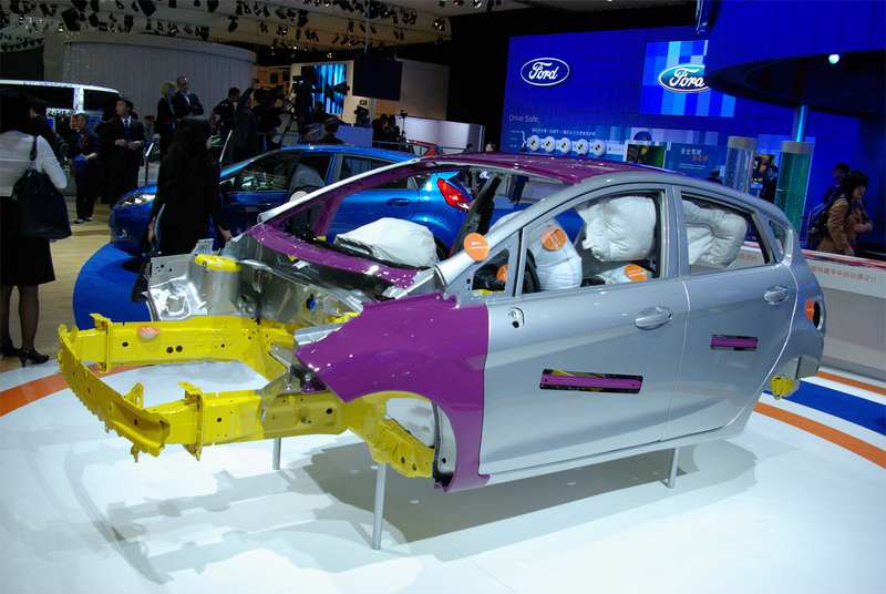 Illustration for article titled 2009 Ford Fiesta Gets Cirque Du Soleil'd In Shanghai